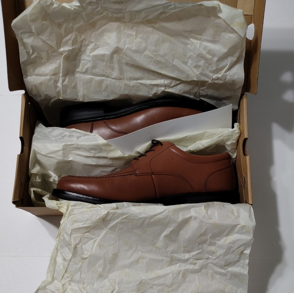 G.H. Bass & Company Men's NWOT Tan Sheldon Shoes Size 9.5 m - Picture 2 of 11